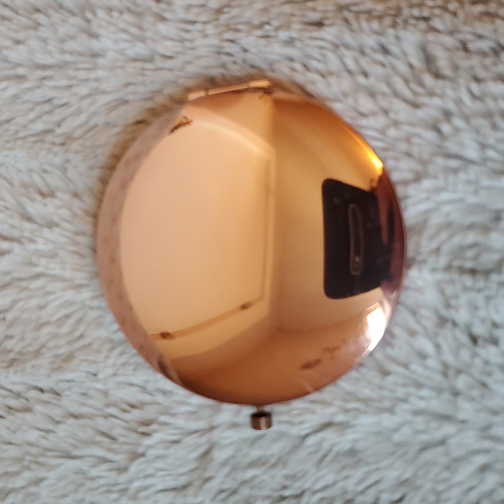 Round Compact Mirror Gold Tone - Picture 3 of 4